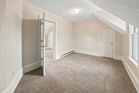 Bedroom #1#3